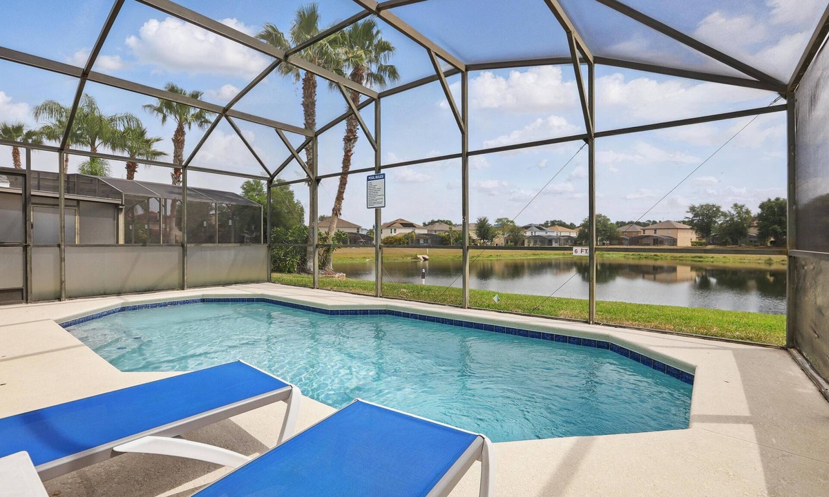 Sunrise Lakes Villa | ⭐Beautiful 4 Bed 3 Bath Villa with Stunning Lake View from Private Pool Deck⭐