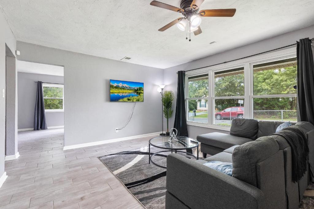 Tallahassee House | Beautiful 4 bedroom 2 bathroom house