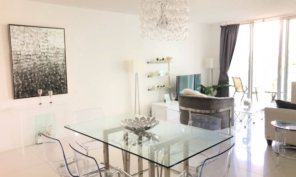 Hollywood South Central Beach Apartment | Beautiful apartment on the beach! 1B-1B