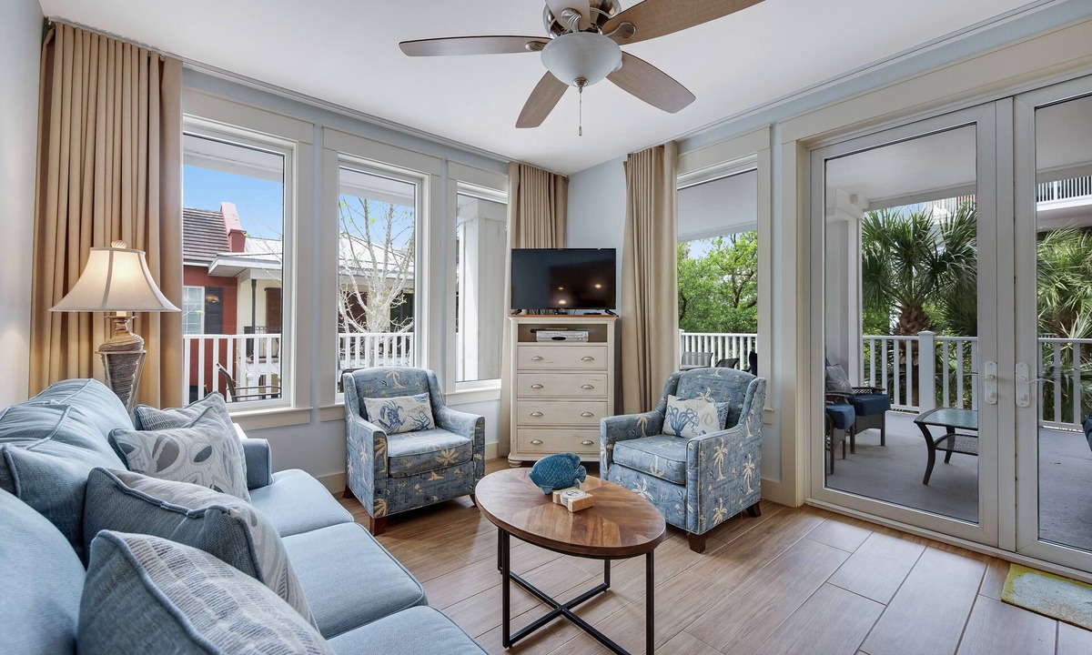 Baytowne Wharf Condo | Beautiful condo w/shared pool & hot tub, private W/D - near the beach