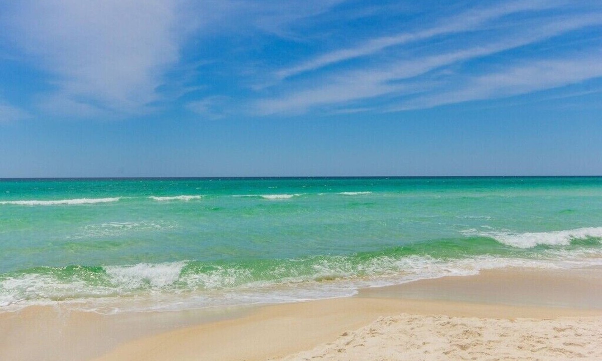 Destin Condo | Beautiful Family Friendly 3BR Condo Steps from the Beach