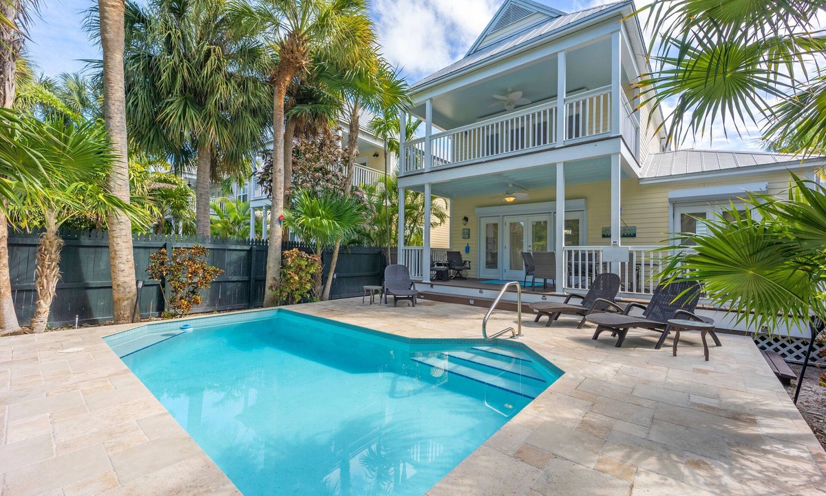 Marathon House | ★Beautiful Modern gated Vacation Oasis★ Private pool & patio close to activities