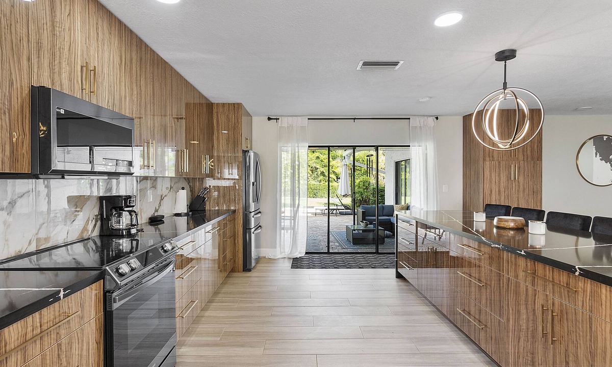 Coral Springs House | Beautiful Newly renovated large outdoor space areas