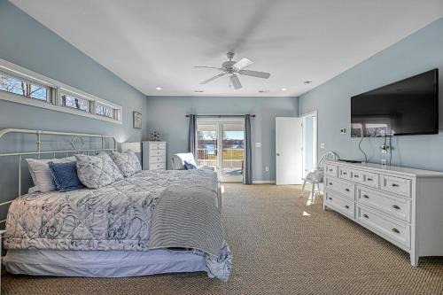 Panamint Shores House | Beautiful Private Lakefront Property with Amenities & Activities Galore!