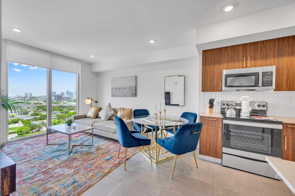 Overtown Apartment | Beautiful Property with King Bed & Free Parking