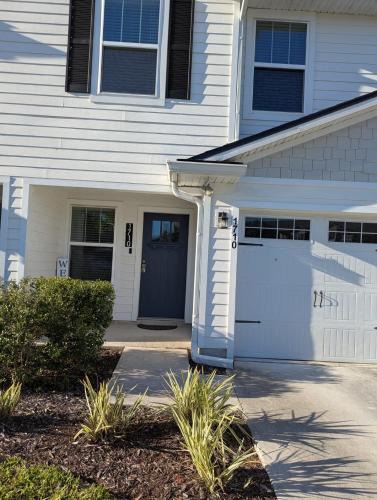 Atlantic Highlands House | Beautiful, spacious 3 BR 2 and a half Bath Townhome