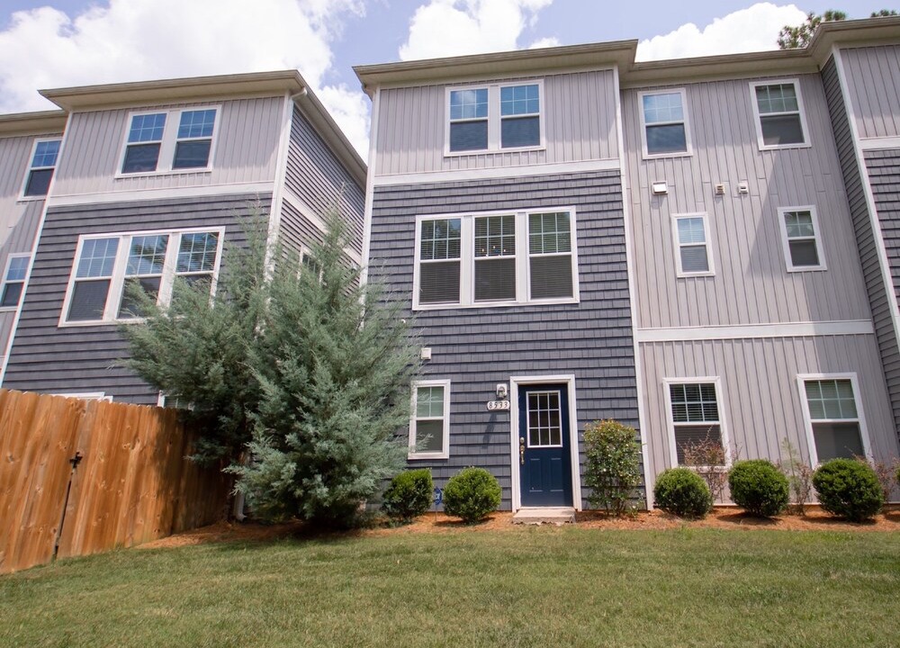 Sharonbrook Hotel | Beautiful Townhome Downtown Charlotte