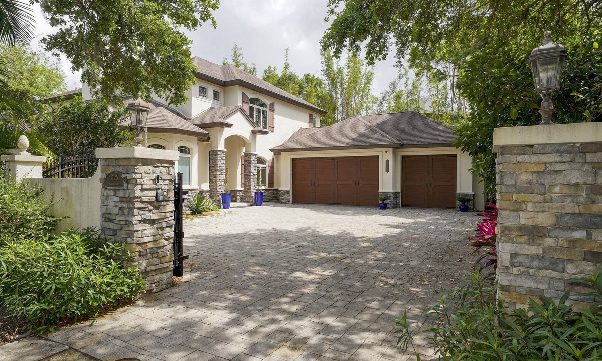 South Sarasota House | Beautiful West of The Trail Home