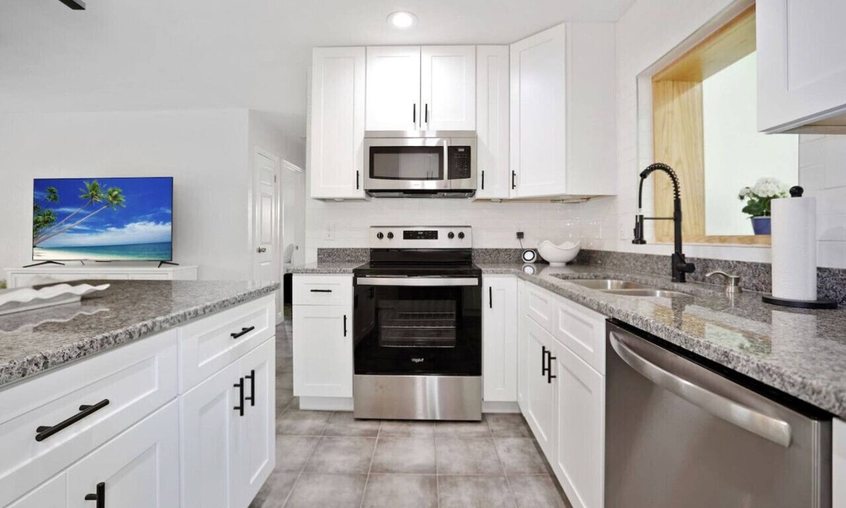 United Central House | Beautifully renovated 3BR 2BA.