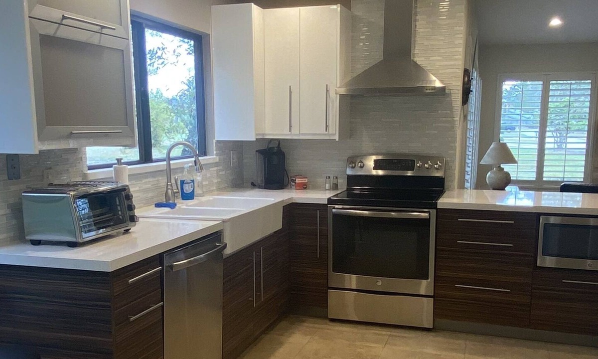 Fly In Spruce Creek House | Beautifully Renovated - Golf Views - Loads of Amenities - Minimum Stay Required
