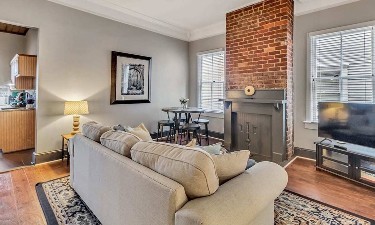 Savannah Victorian District Apartment | Belle's Haven |Historic Downtown | Walk To Forsyth Park