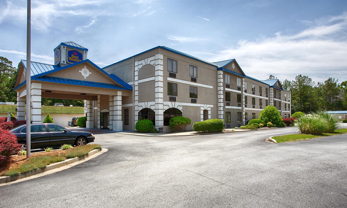 Seven Oaks Hotel | Best Western Executive Inn & Suites
