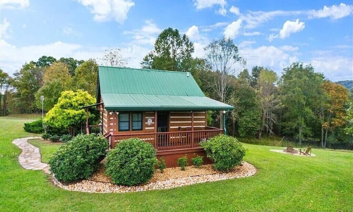 Pine Creek Cabin | Bilbo Baggins New River Cabin. A charming escape inspired by the Shire.