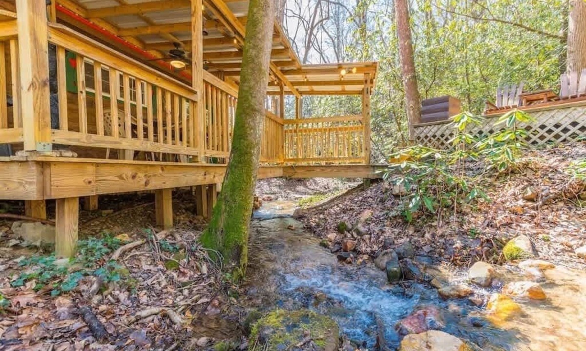 Helen House | BLACK BEAR CREEK CABIN | DOWNTOWN HELEN
