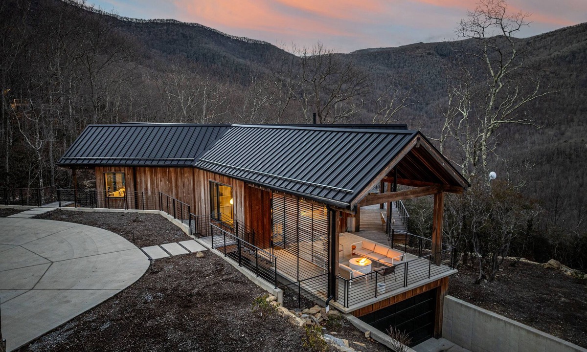 Laurel Ridge House | Black Mountain - Hot Tub, Fireplace & Mountain View