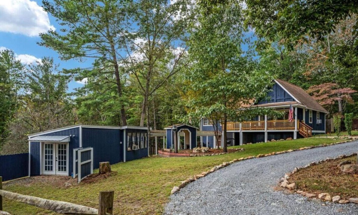 Luray Cabin | Blue Bear 4Bed Room Cabin