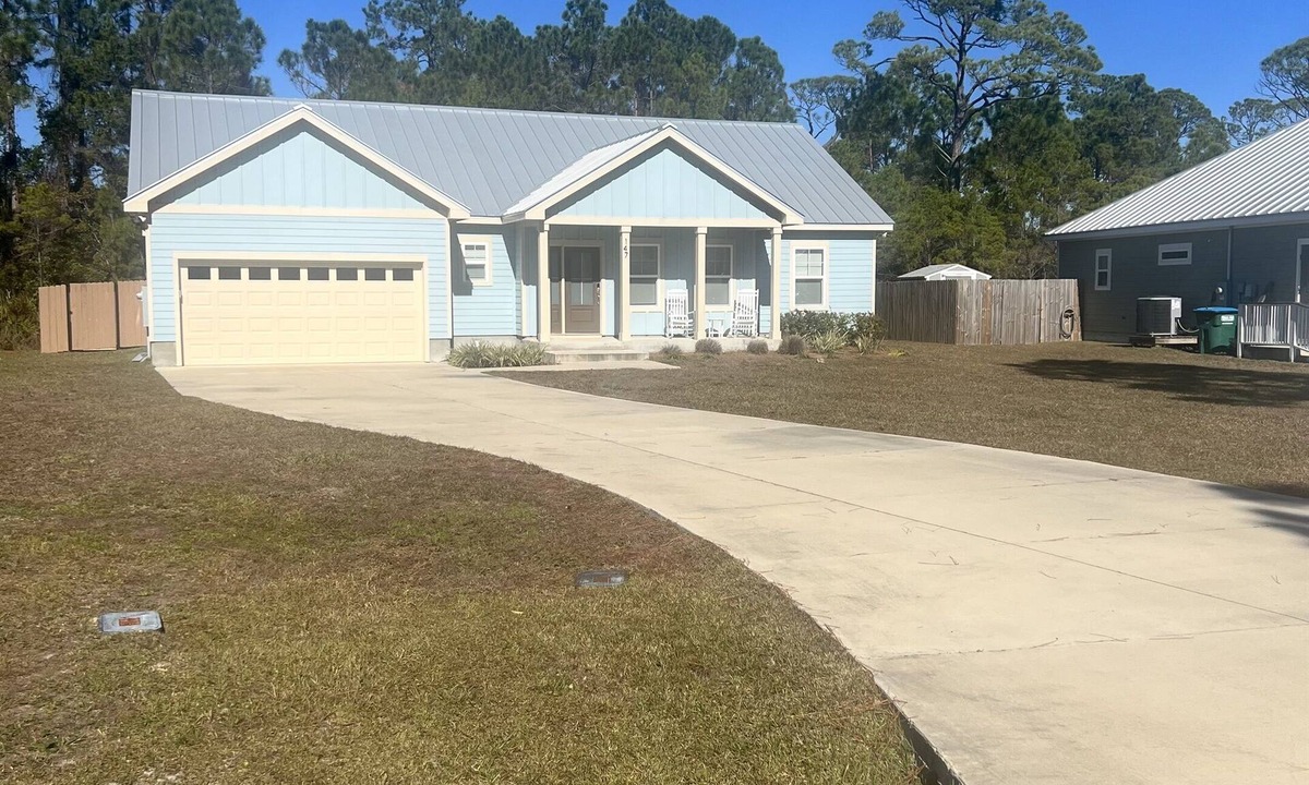 Magnolia Bluffs House | Blue Breeze | Cozy 3BR Retreat with Fenced Yard & Beach Gear Credit