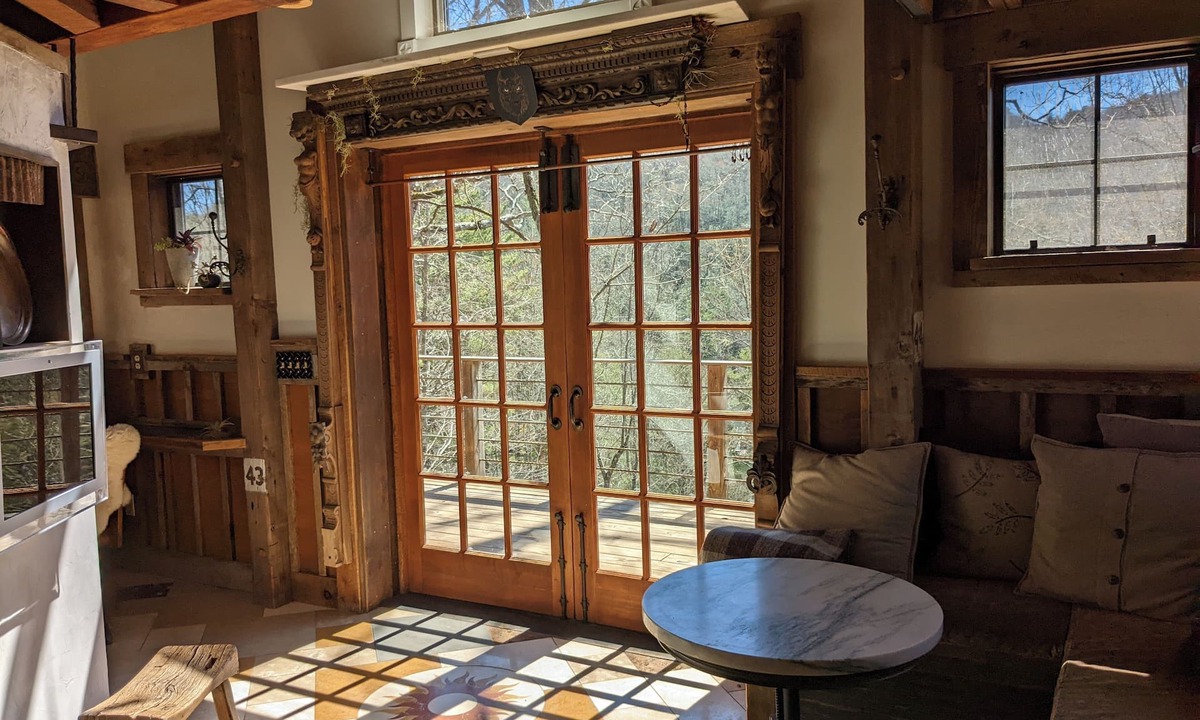 Cullowhee Cabin | BLUE GHOST HOST Spring