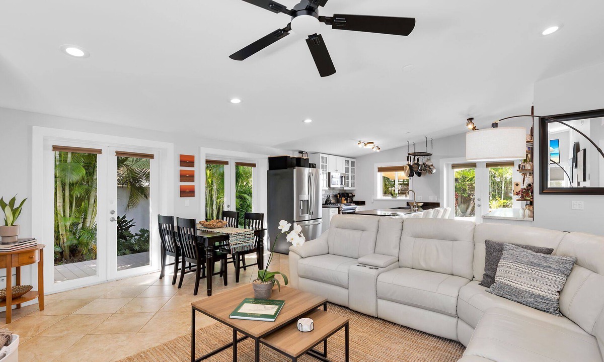 Midtown House | ~BLUE HAVEN~ Welcome to this single-story retreat with a pool!