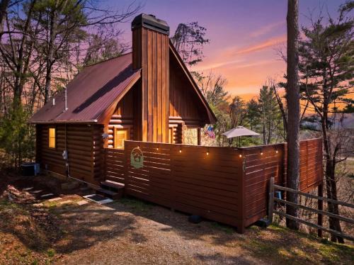 Blue Ridge Ski Chalet | Blue Ridge Cozy Cabin King Bed Hot Tub & Dog Friendly
