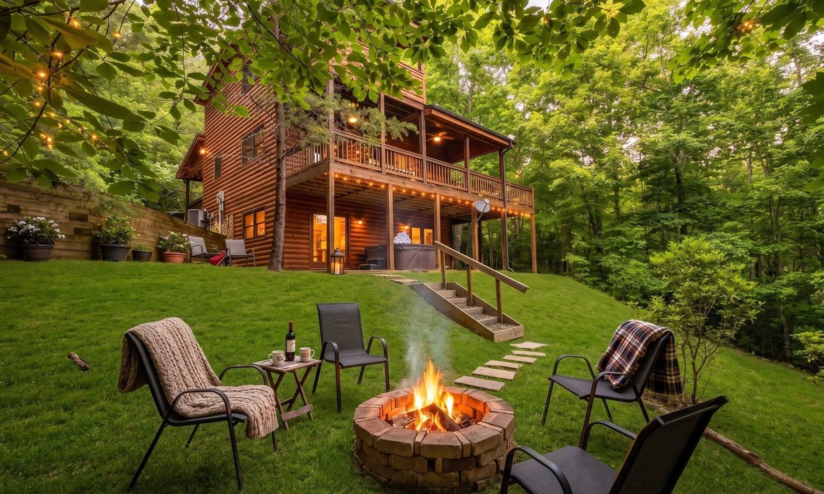 Blue Ridge House | Blue Ridge Hideaway | Hot Tub + Forest Views