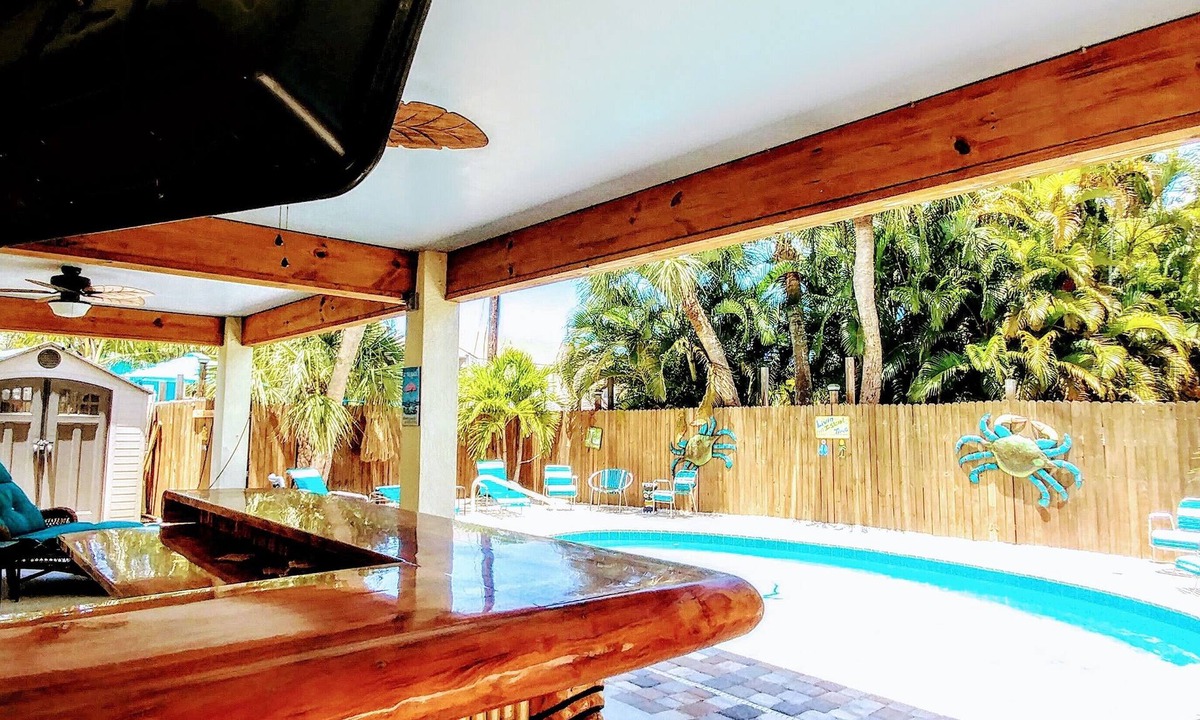 Mid Island Villa | Blue Starfish Estate