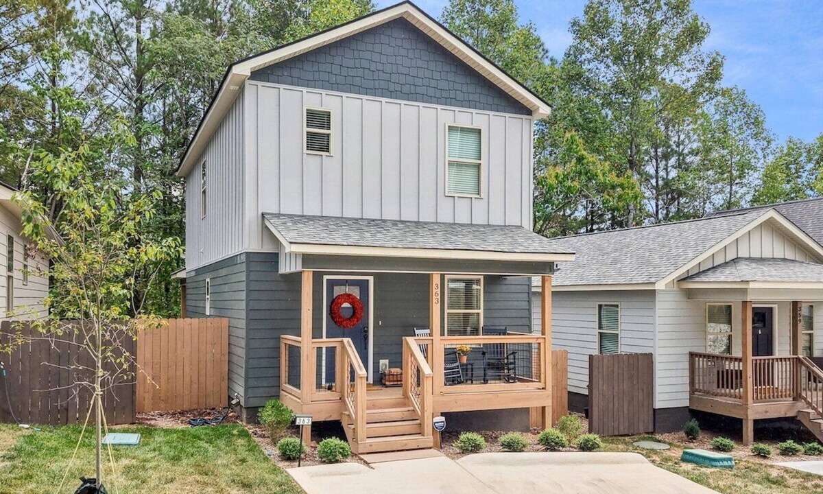 Lookout Valley Neighborhood Association House | Bluebird Cottage | Close to Downtown | Sleeps 4