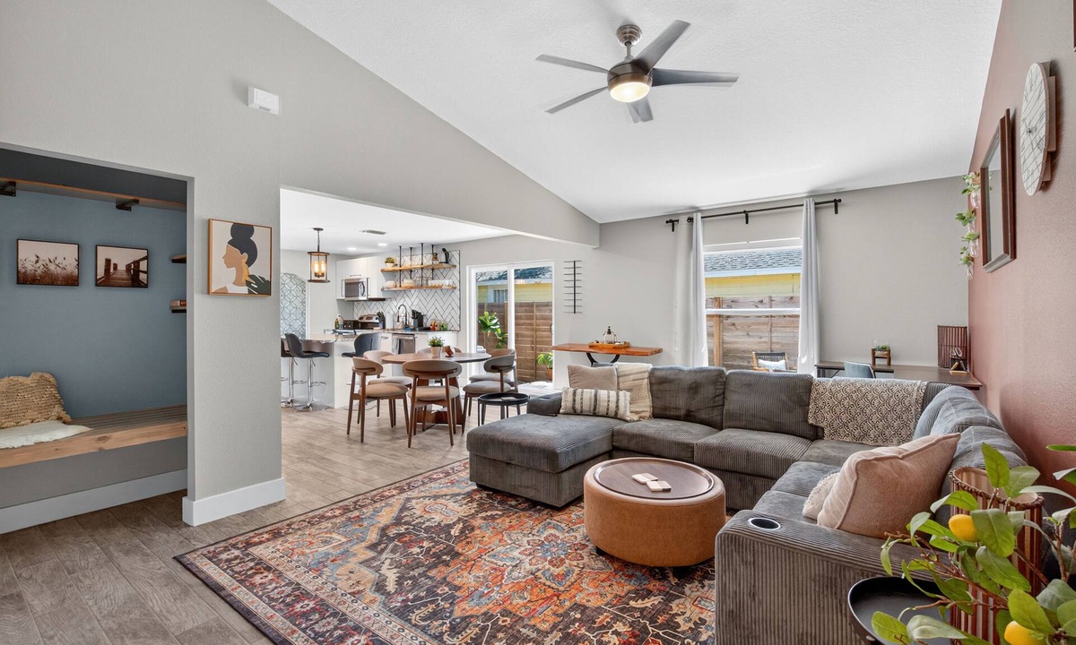 Alta Vista House | Boho Bungalow on Bahia Vista, 10 minutes to everything!