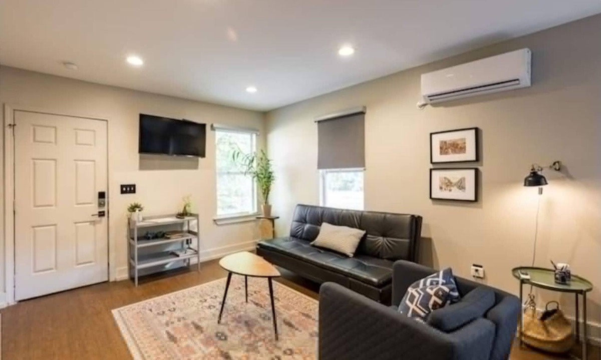 East Memphis Apartment | Boho Groove - Urban Studio With Relaxing Backyard