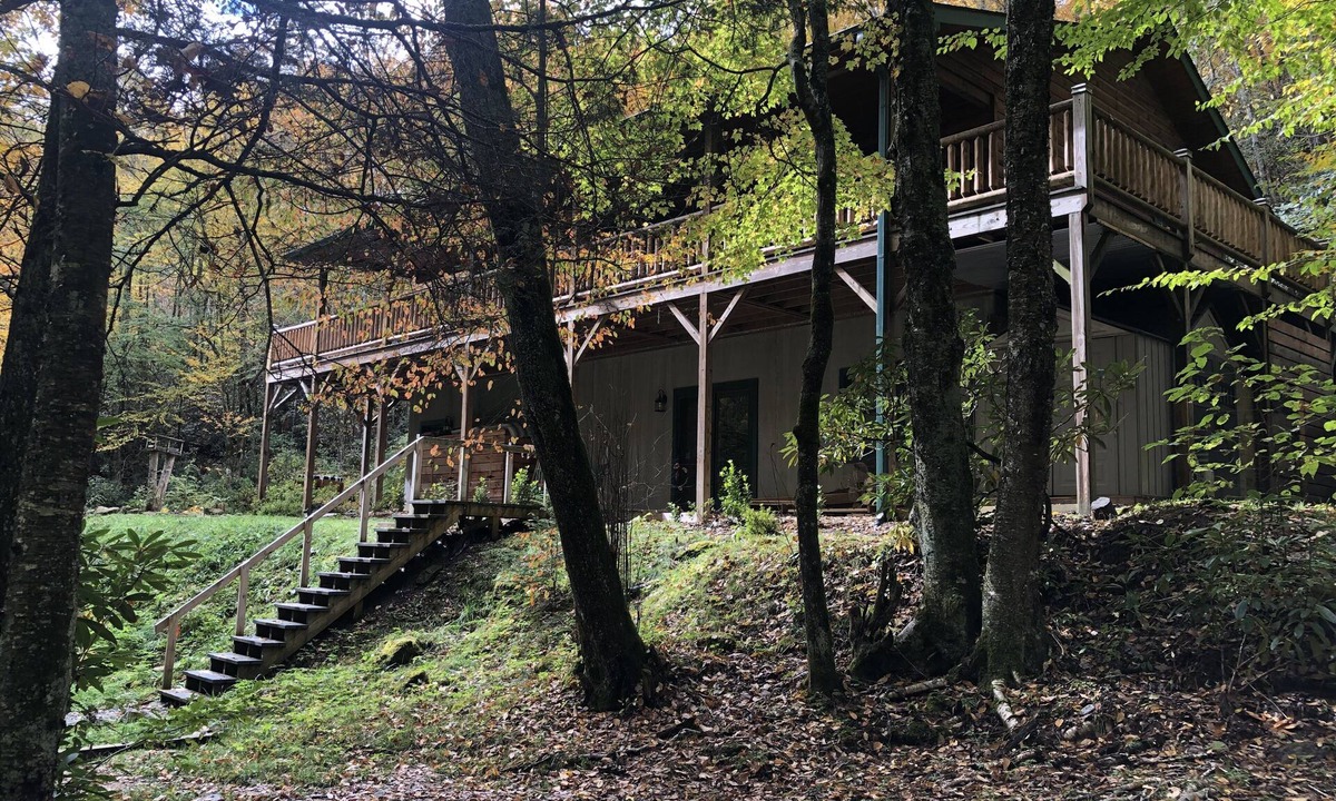 Cataloochee Ranch House | BOOK NOW for your mountain vacation.Creeks,Waterfall,HotTub,Fire Pits,Privacy