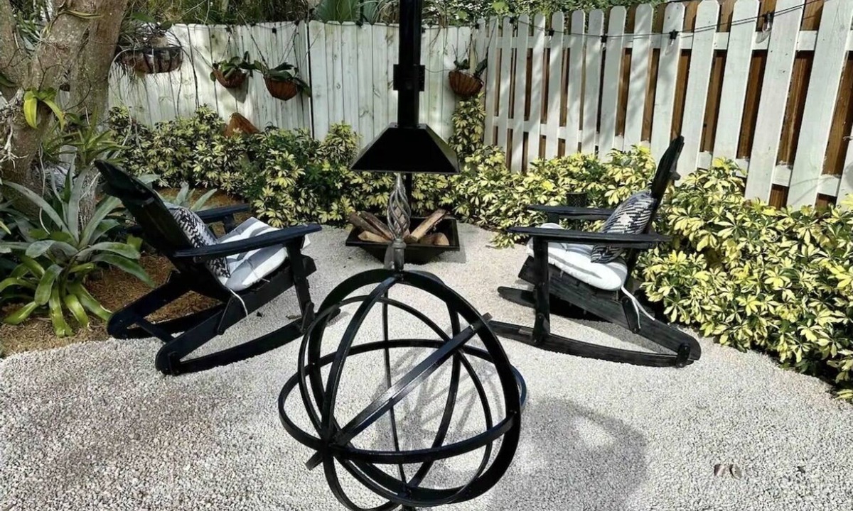 Lantana Apartment | Boutique Beach Bungalow in Lantana sleeps 3 Guests