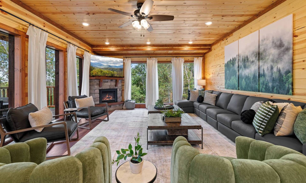 Seymour Cabin | Brand New Greenleaf Lodge ~Indoor Pool ~ Hot Tub