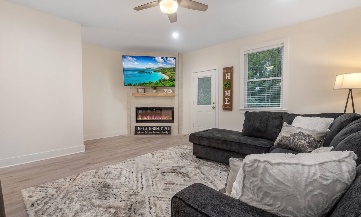 Tallahassee House | Brand New Stylish Home for Your Family-Seahorse