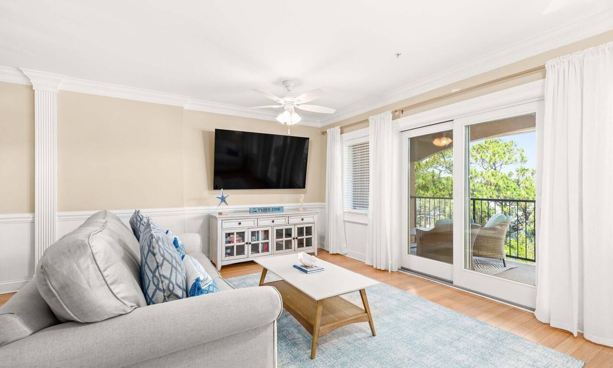 Tybee Island Condo | Brass Rail 315 | Alfresco Dining + Pet Friendly & Easy Walk to Beach!