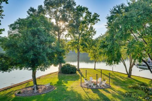 New London House | Breathtaking Lake Views and Sunsets on Badin Lake!