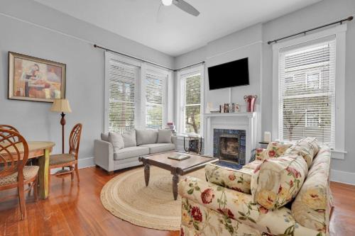 Dixon Park Apartment | Brick & Bloom Veranda by Lucky Savannah