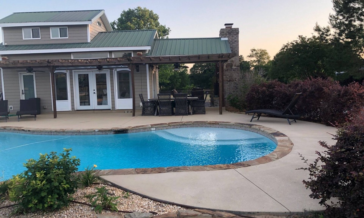 Aiken House | BRING YOUR HORSES! PRIVATE FARM. SALT POOL! PERFECT FOR COUPLES, MASTERS PETS OK
