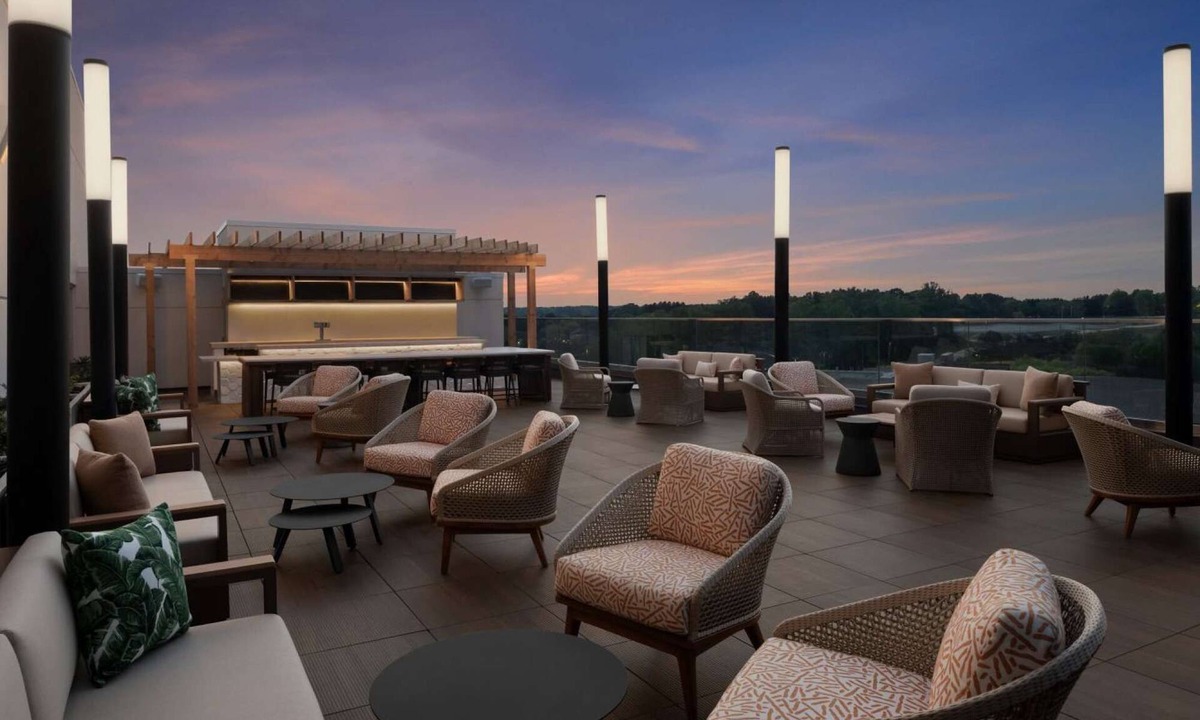 Duluth Hotel | By Gas South Convention Center + Rooftop Bar. Pool