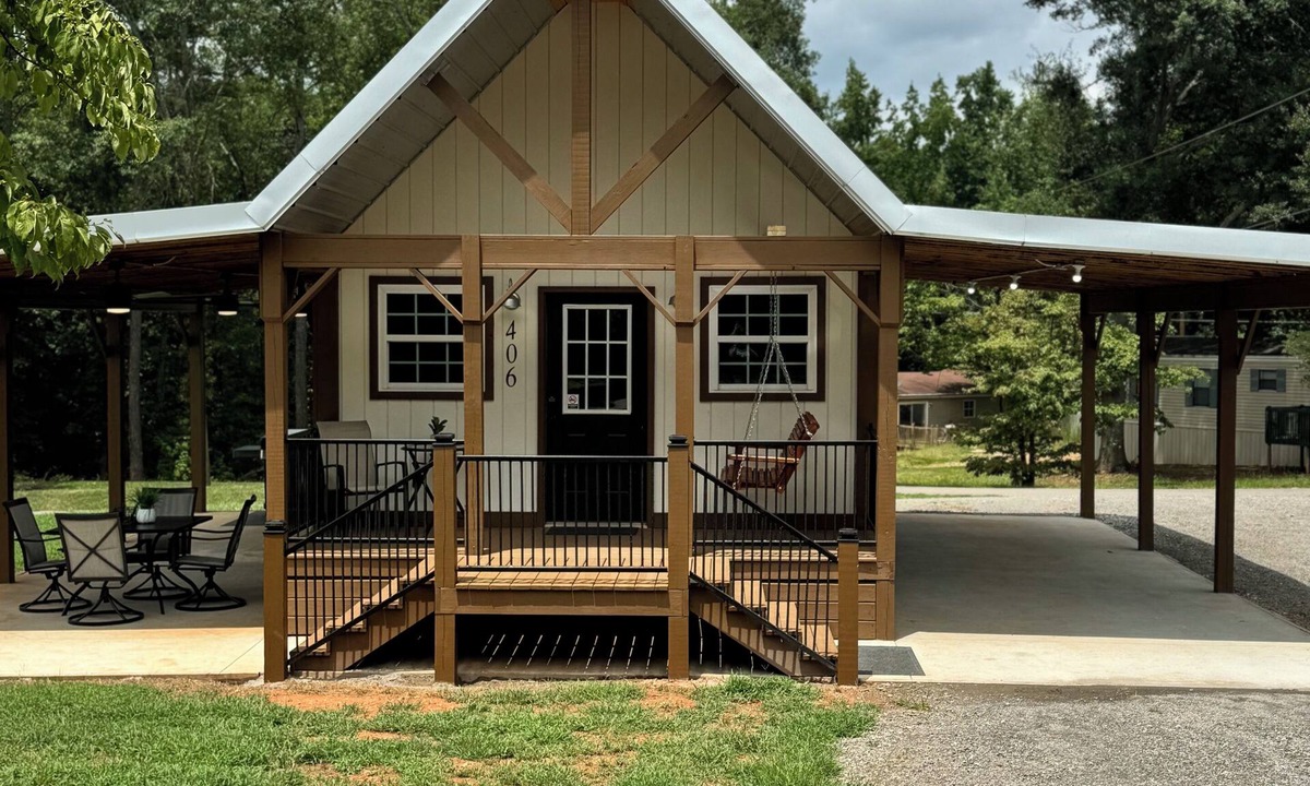 Townville Cabin | Cabin 4/LAKE HARTWELL/Green Pond&Broyles Lndgs/Clemson/Shelter w/charging ports