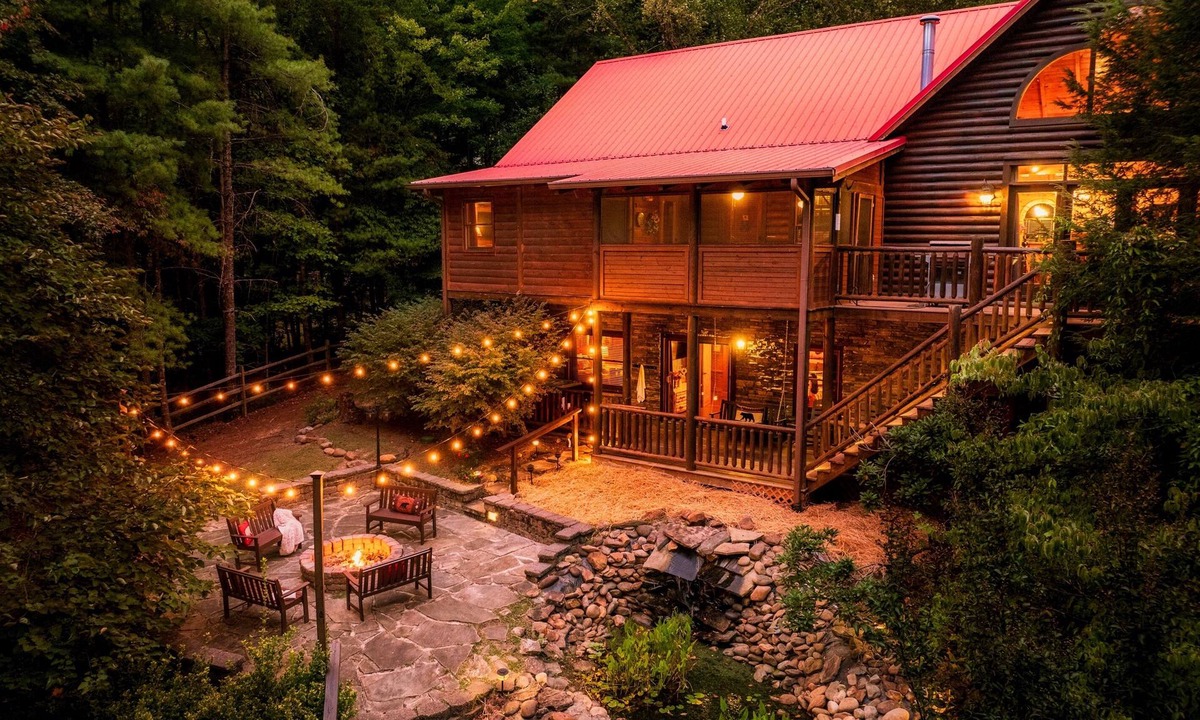 Sevierville Cabin | CADILLAC CREEK 6 BEDRMS LUX KITCHEN, 1950's GAME RM, BIG THEATER