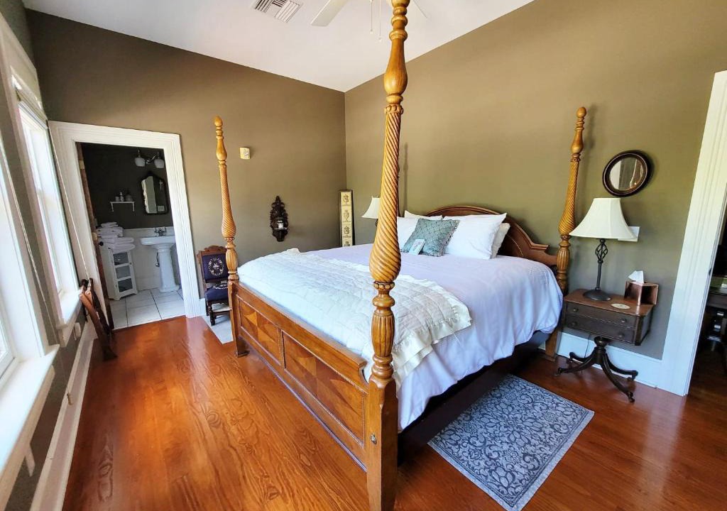 Gainesville Bed & Breakfast | Camellia Rose Inn- King Room Southern Charm