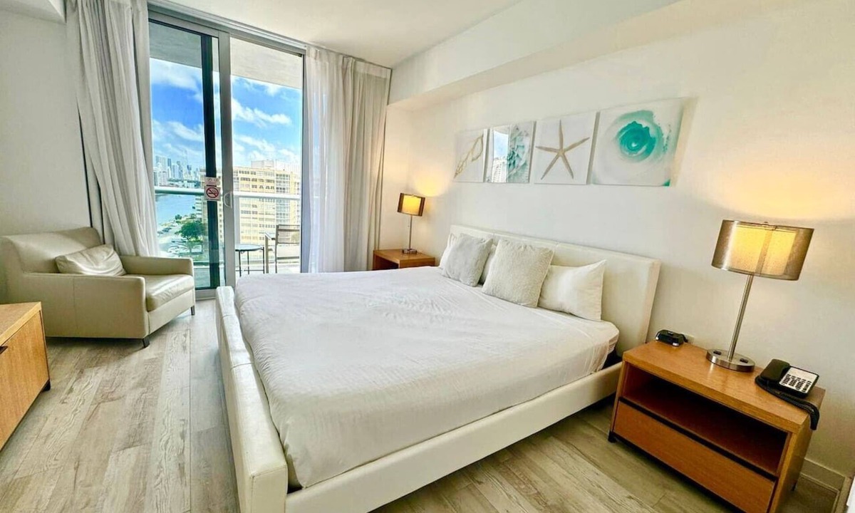 Hallandale Beach Apartment | Canal Pool Views, Premium Beach Service, Kitchen and 1B/1B