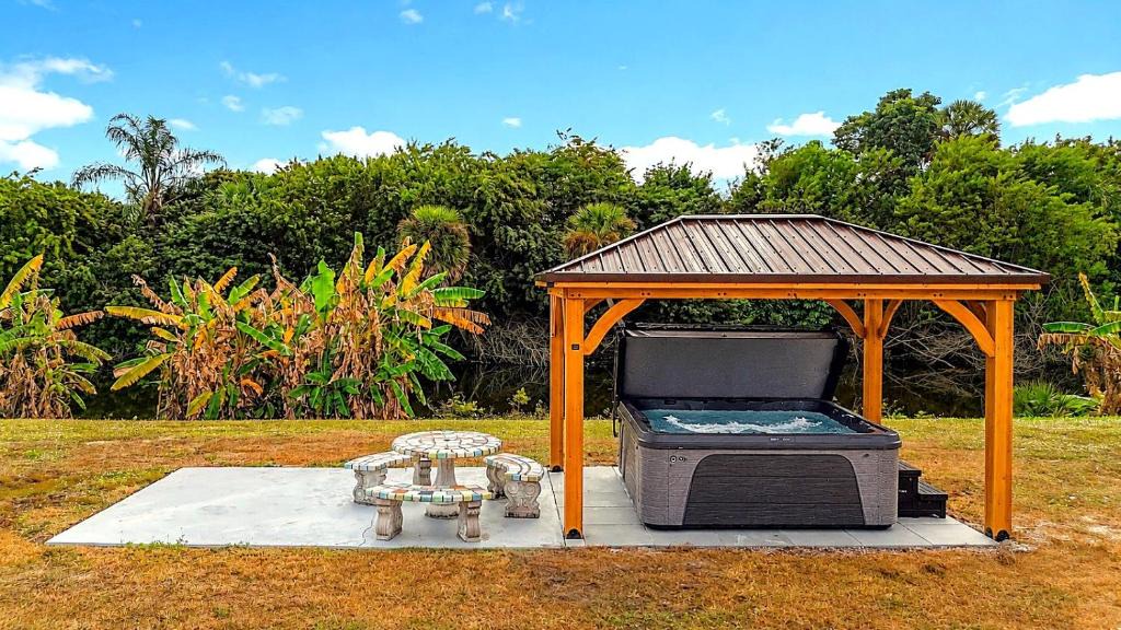 Port Charlotte - Charlotte Harbor House | Canalfront Home Hot Tub BBQ 5BR 3BA Sleeps 14