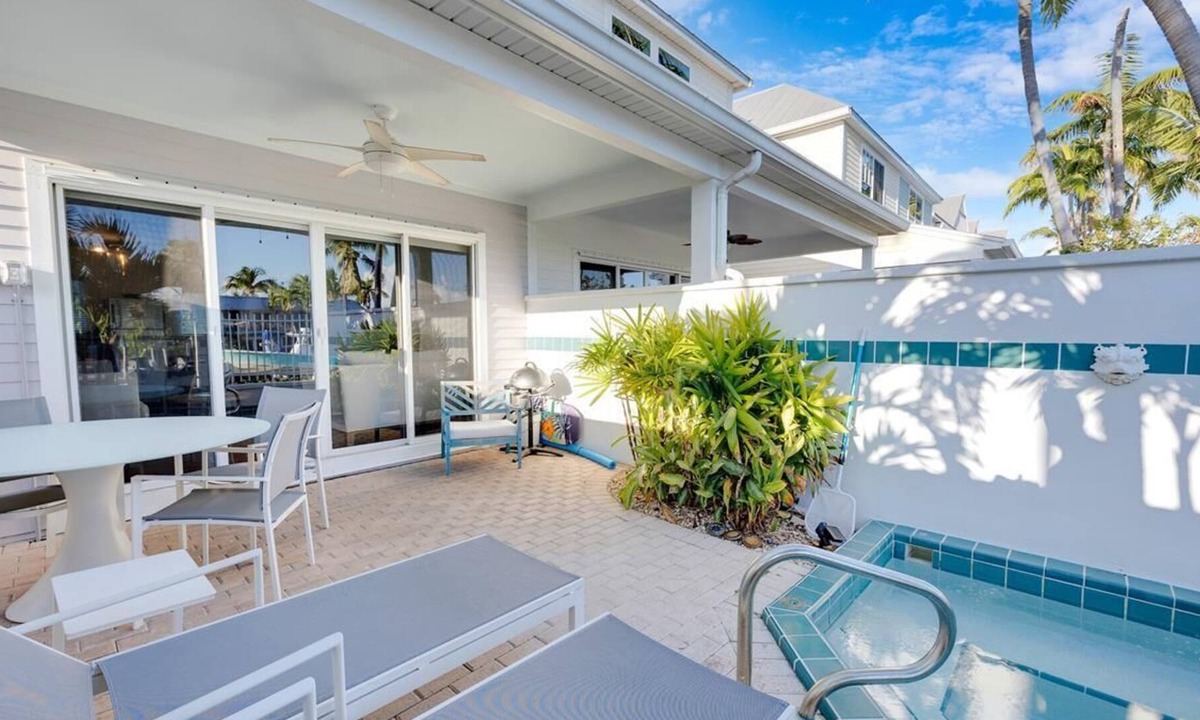 Marathon House | Canalside 2BR/2.5BA Conch Villa 7027 with Spa Tub: Village at Hawks Cay Villas