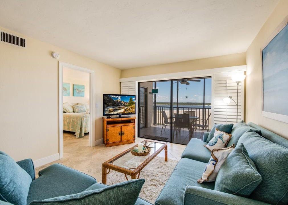 South Island Apartment | Carlos Pointe 422, Heated Pool, 2 Bedrooms, Gulf Front, Elevator, Sleeps 6