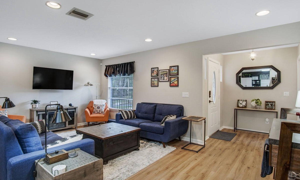 Clermont House | Casa Citrus -Near Downtown Clermont, NTC, Chain of Lakes, and area attractions
