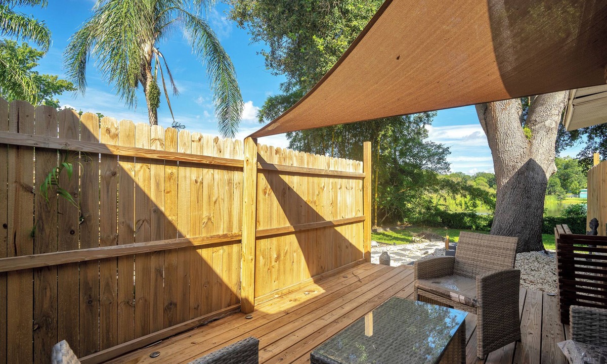 Conway House | Casa Luna w/Peaceful Lake view + 10min to dwtn!