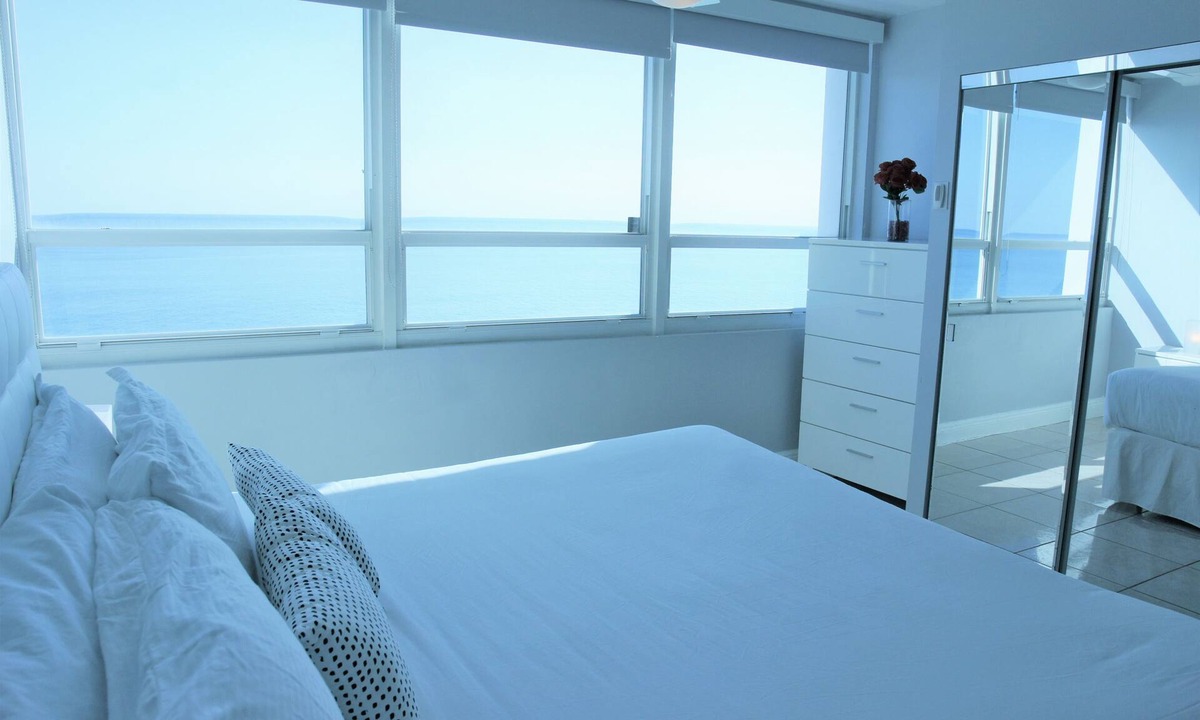 Mid Beach Condo | Castle 1131 Oceanfront condo with ocean view beach, pool, bar, tennis, gym, free parking and gym!