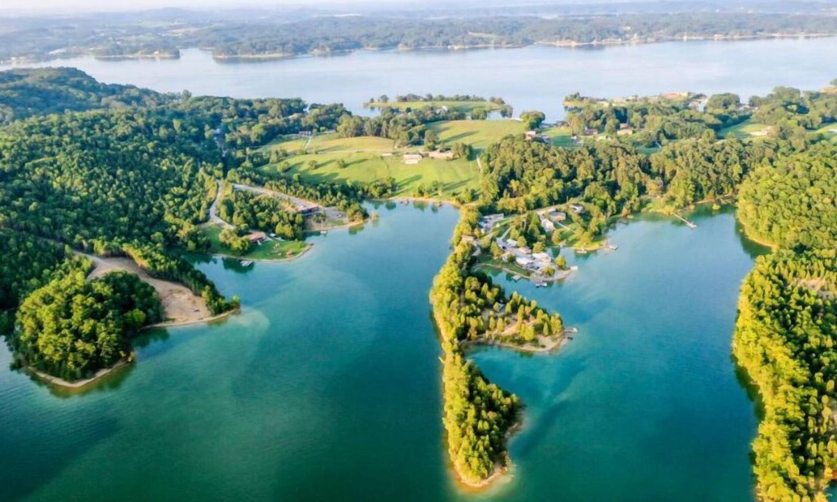 Dandridge House | Cedar Cove Hideaway -2 bd, 2 ba on Douglas Lake- Pet friendly with dock