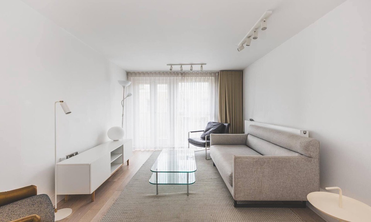 Churchill Apartment | Central 2BR Flat with Balcony - Belgravia